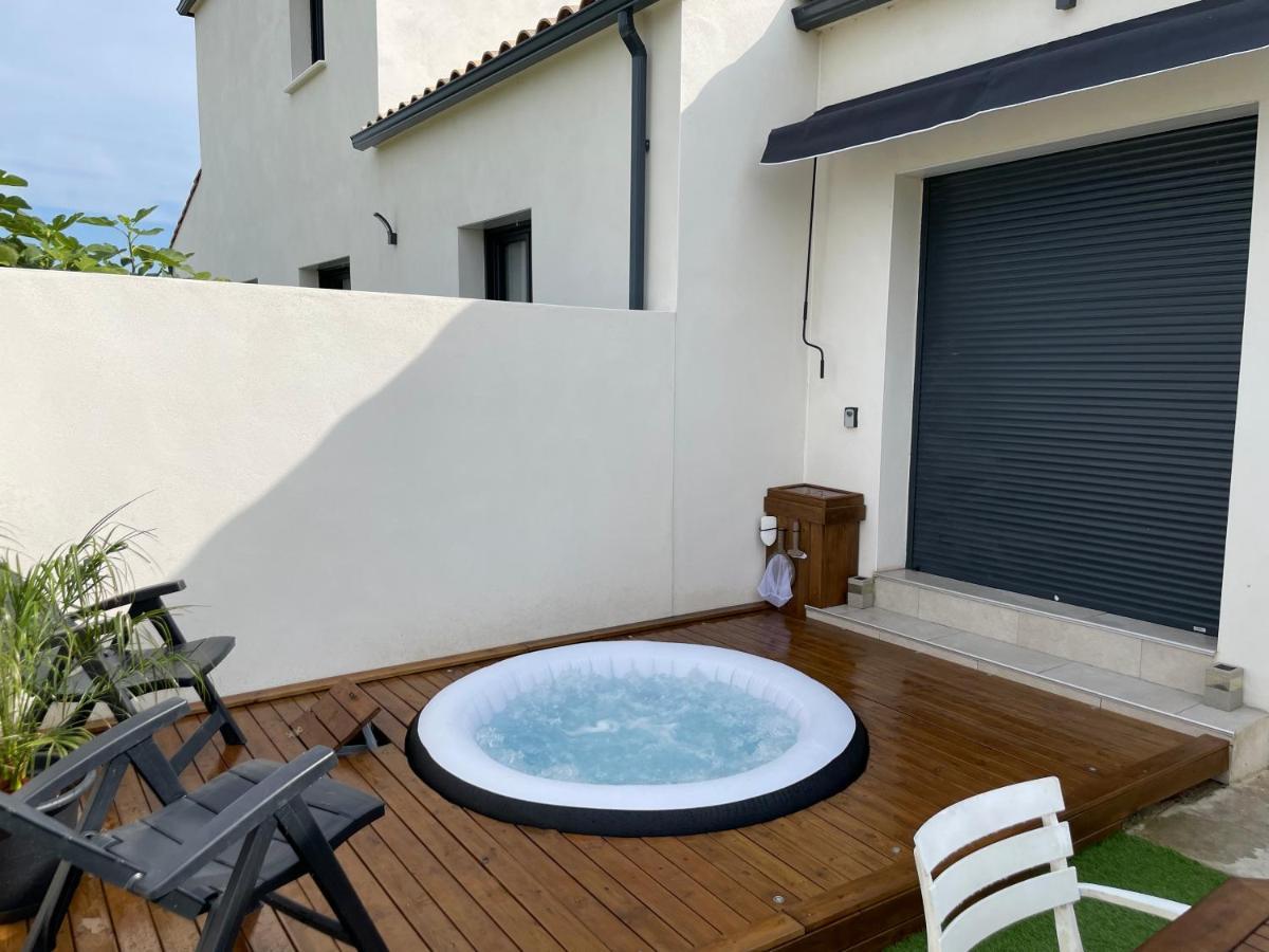 Appartement Avec Spa-Avril A Sept-Camargue 4 Personnes Saint-Laurent-dʼAigouze Eksteriør billede