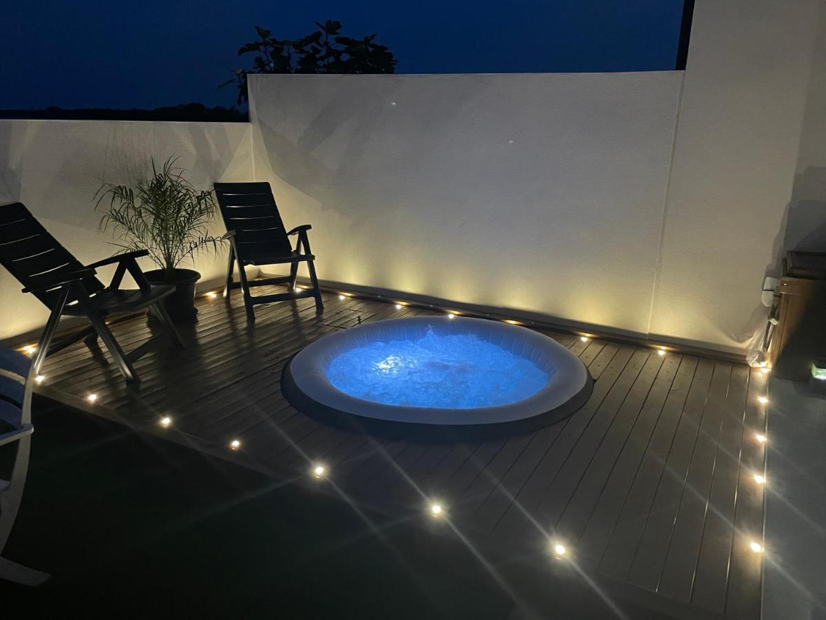 Appartement Avec Spa-Avril A Sept-Camargue 4 Personnes Saint-Laurent-dʼAigouze Eksteriør billede