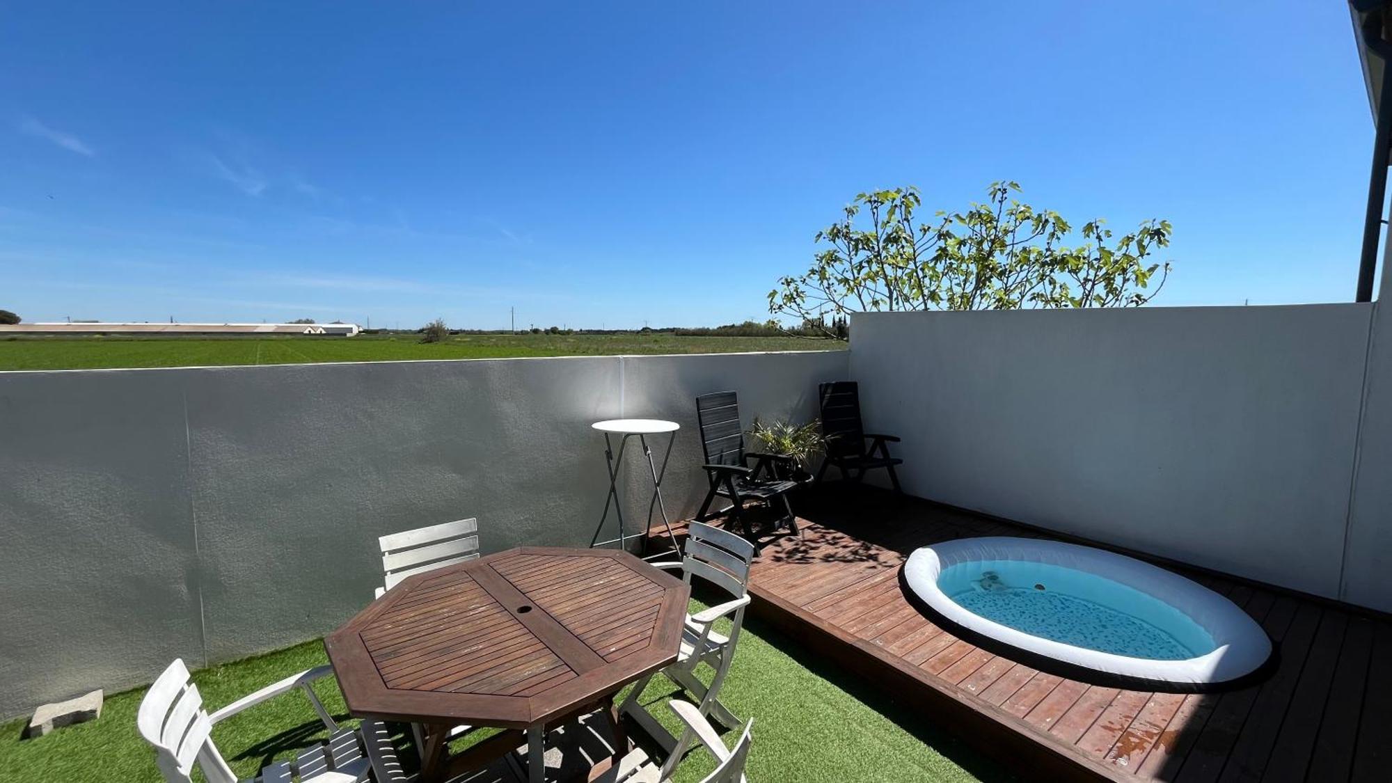 Appartement Avec Spa-Avril A Sept-Camargue 4 Personnes Saint-Laurent-dʼAigouze Eksteriør billede